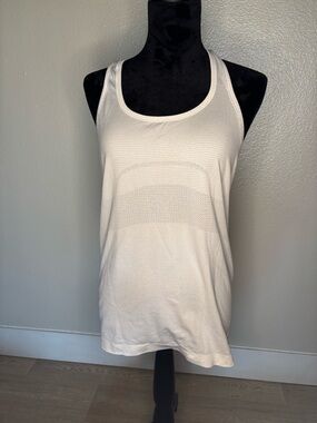 lululemon athletica White Swiftly Tech Scoop Neck Performance Tank Size M/L